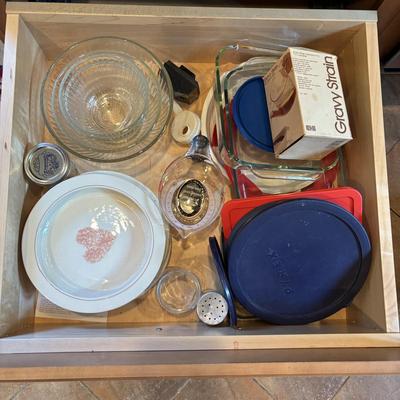LOT 85: Kitchen Draw Cleanout