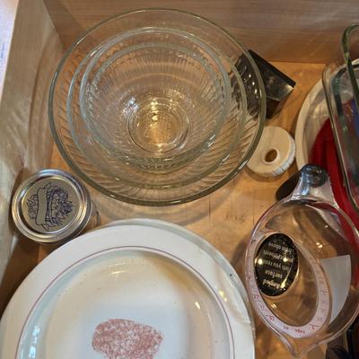 LOT 85: Kitchen Draw Cleanout