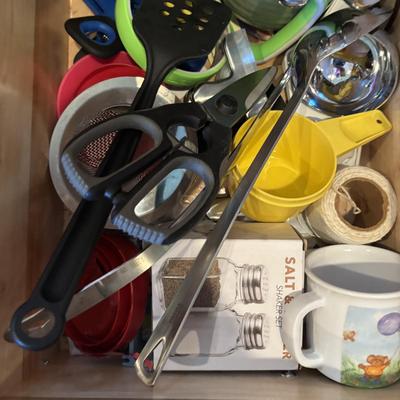 LOT 83: Clean Draw Cleanout: Flatware and More