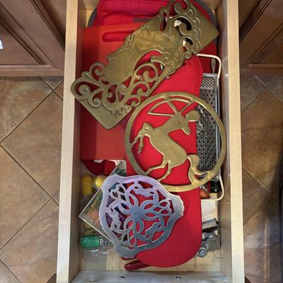 LOT 83: Clean Draw Cleanout: Flatware and More