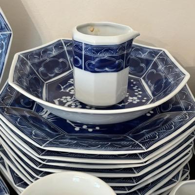 LOT 85: Mikasa Plum Blossoms L6109 Dinnerware