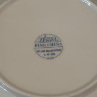 LOT 85: Mikasa Plum Blossoms L6109 Dinnerware