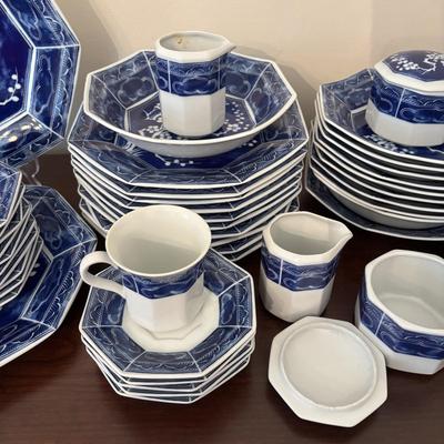 LOT 85: Mikasa Plum Blossoms L6109 Dinnerware