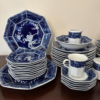 LOT 85: Mikasa Plum Blossoms L6109 Dinnerware