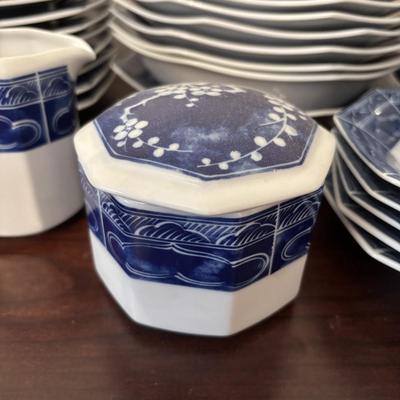 LOT 85: Mikasa Plum Blossoms L6109 Dinnerware