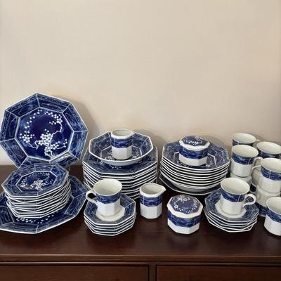 LOT 85: Mikasa Plum Blossoms L6109 Dinnerware