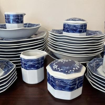 LOT 85: Mikasa Plum Blossoms L6109 Dinnerware