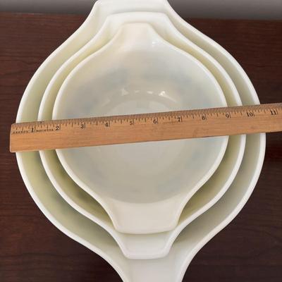 LOT 86: Set of 3 Pyrex Gooseberry Cinderella Bowls