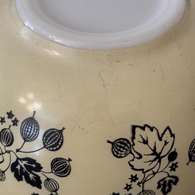 LOT 86: Set of 3 Pyrex Gooseberry Cinderella Bowls