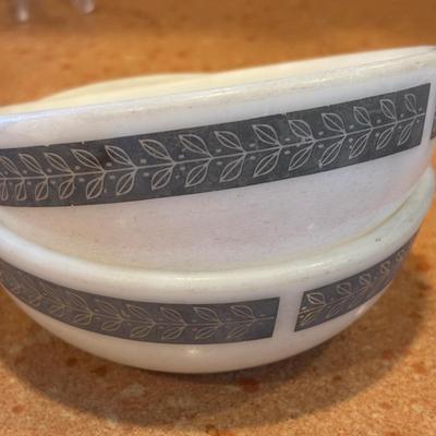 LOT: Corning Ware Collection: Cornflower Blue, Spice of Life, Corelle Vitelle