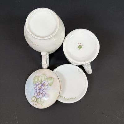 LOT 96: Vintage Porcelain Collection: Sporting Dogs Old Leeds Paragon England, Berwick Robin #980, Carrigaline Ireland Pottery, Vtg 50s...