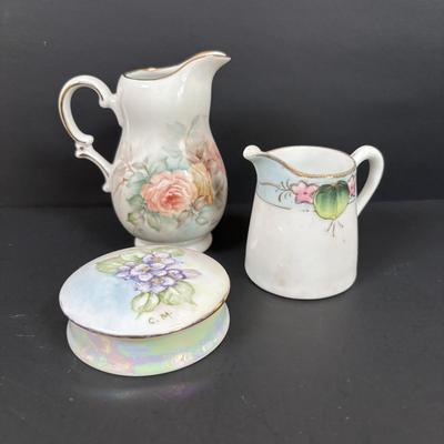 LOT 96: Vintage Porcelain Collection: Sporting Dogs Old Leeds Paragon England, Berwick Robin #980, Carrigaline Ireland Pottery, Vtg 50s...