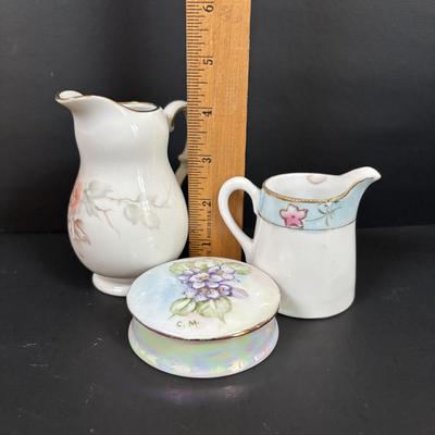 LOT 96: Vintage Porcelain Collection: Sporting Dogs Old Leeds Paragon England, Berwick Robin #980, Carrigaline Ireland Pottery, Vtg 50s...