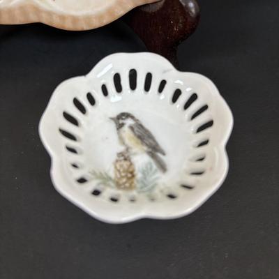 LOT 96: Vintage Porcelain Collection: Sporting Dogs Old Leeds Paragon England, Berwick Robin #980, Carrigaline Ireland Pottery, Vtg 50s...