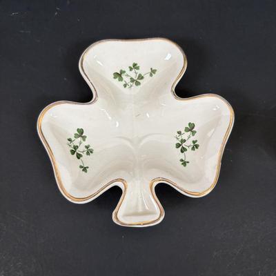 LOT 96: Vintage Porcelain Collection: Sporting Dogs Old Leeds Paragon England, Berwick Robin #980, Carrigaline Ireland Pottery, Vtg 50s...