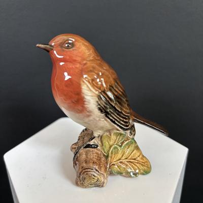 LOT 96: Vintage Porcelain Collection: Sporting Dogs Old Leeds Paragon England, Berwick Robin #980, Carrigaline Ireland Pottery, Vtg 50s...