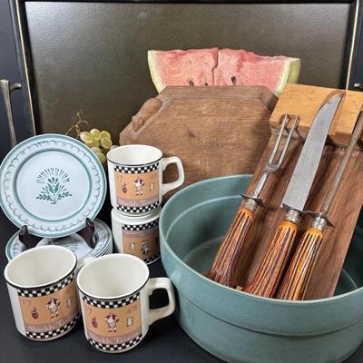 LOT 98: Arabia "Green Thistle" Dessert Plate, Finland, Williamsburg Shields Tavern Coffee Mugs, Bennington Vermont Pottery Bowl...