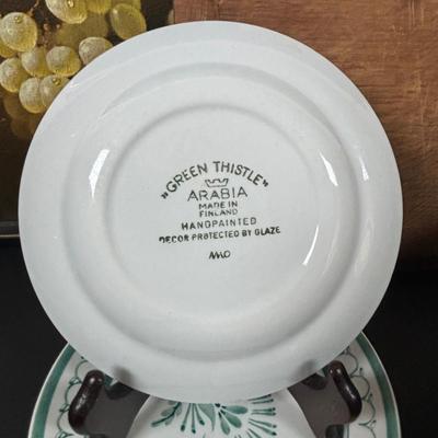 LOT 98: Arabia "Green Thistle" Dessert Plate, Finland, Williamsburg Shields Tavern Coffee Mugs, Bennington Vermont Pottery Bowl...