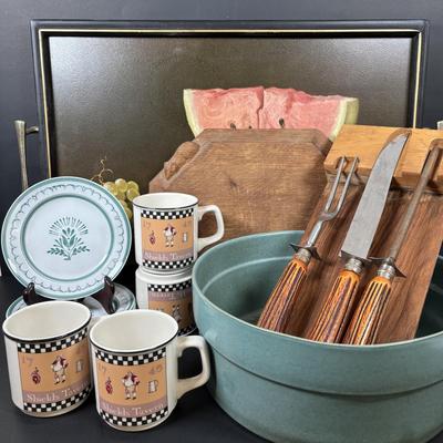 LOT 98: Arabia "Green Thistle" Dessert Plate, Finland, Williamsburg Shields Tavern Coffee Mugs, Bennington Vermont Pottery Bowl...