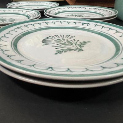 LOT 98: Arabia "Green Thistle" Dessert Plate, Finland, Williamsburg Shields Tavern Coffee Mugs, Bennington Vermont Pottery Bowl...