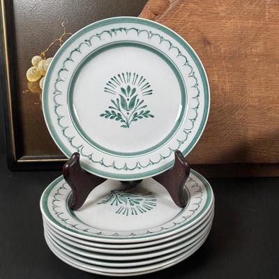 LOT 98: Arabia "Green Thistle" Dessert Plate, Finland, Williamsburg Shields Tavern Coffee Mugs, Bennington Vermont Pottery Bowl...