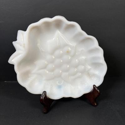 LOT 100: Vintage Milk Glass Collection
