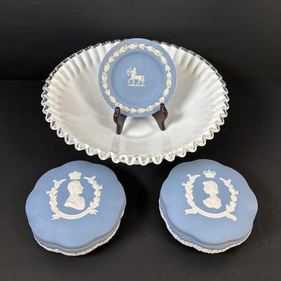 LOT 102: Wedgewood Bonbon Dishes: Coronation of Queen Elizabeth and Duke of Edenborough, Ruffled Milk Glass Silvercrest Style Bowl