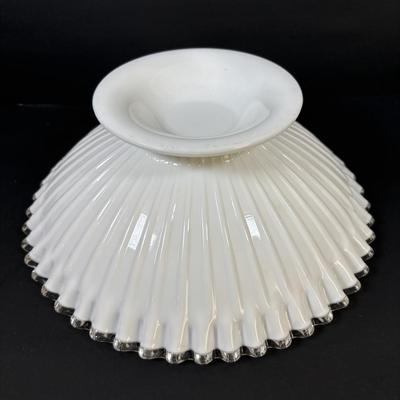 LOT 102: Wedgewood Bonbon Dishes: Coronation of Queen Elizabeth and Duke of Edenborough, Ruffled Milk Glass Silvercrest Style Bowl