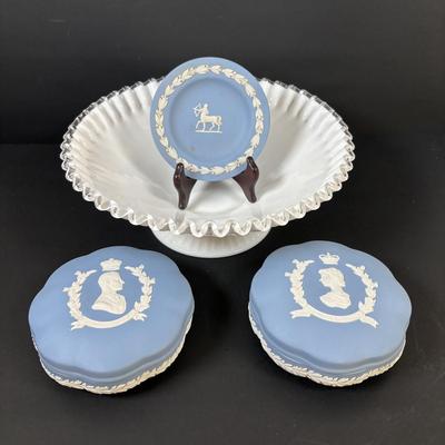 LOT 102: Wedgewood Bonbon Dishes: Coronation of Queen Elizabeth and Duke of Edenborough, Ruffled Milk Glass Silvercrest Style Bowl