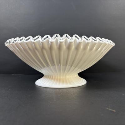 LOT 102: Wedgewood Bonbon Dishes: Coronation of Queen Elizabeth and Duke of Edenborough, Ruffled Milk Glass Silvercrest Style Bowl
