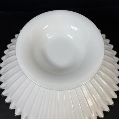 LOT 102: Wedgewood Bonbon Dishes: Coronation of Queen Elizabeth and Duke of Edenborough, Ruffled Milk Glass Silvercrest Style Bowl