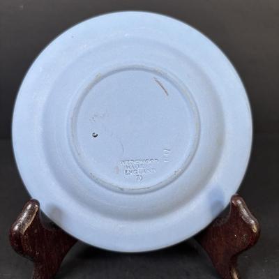 LOT 102: Wedgewood Bonbon Dishes: Coronation of Queen Elizabeth and Duke of Edenborough, Ruffled Milk Glass Silvercrest Style Bowl