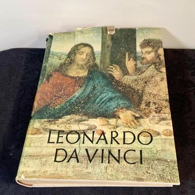 LOT 139: Set of Two (2) Large Coffee Table Books - The Complete Works of Michelangelo and Leonardo Da Vinci