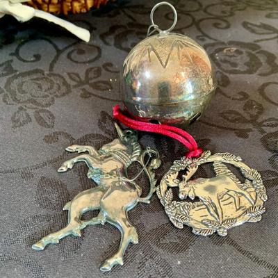 LOT 146: Assortment of Vintage Christmas Glass Bulbs Featuring De Carlini Clown and Kurt Adler Frog Ormantent