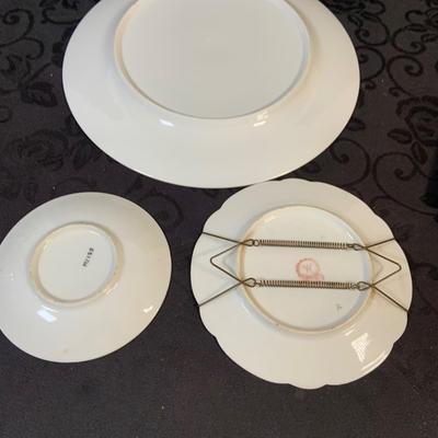 LOT 148: Vintage Christmas - Set of Eight (8) Candlelit 12 oz Tumblers In Original Box, Christmas Plates and More