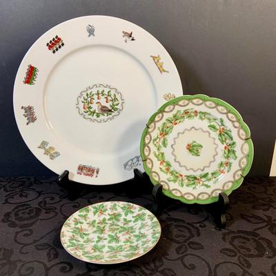 LOT 148: Vintage Christmas - Set of Eight (8) Candlelit 12 oz Tumblers In Original Box, Christmas Plates and More