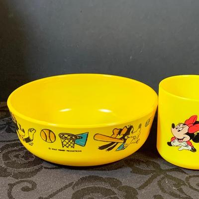 LOT 154: Vintage Mickey Mouse and Donald Duck Bubble Lights and Plastic Bowl and Cup