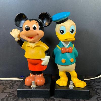 LOT 154: Vintage Mickey Mouse and Donald Duck Bubble Lights and Plastic Bowl and Cup