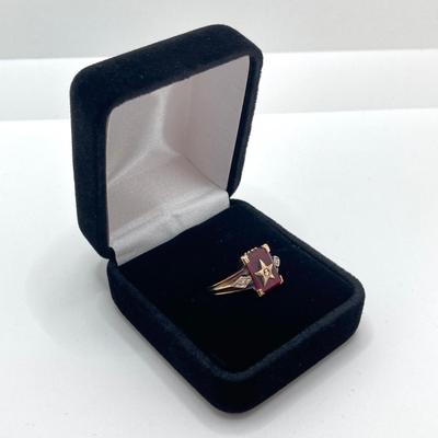 LOT 171: MB Gold Eastern Star with Red Stone Ring - 10KT, TW 2.91g, Sz 8