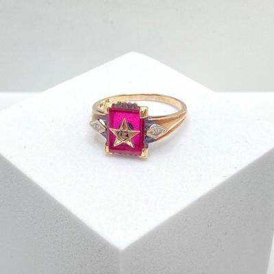 LOT 171: MB Gold Eastern Star with Red Stone Ring - 10KT, TW 2.91g, Sz 8