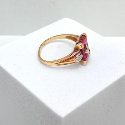 LOT 171: MB Gold Eastern Star with Red Stone Ring - 10KT, TW 2.91g, Sz 8