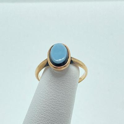 LOT 174: Gold with Oval Agate Stone Ring - 14KT, TW 1.74g, Sz 4.5