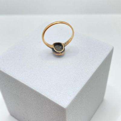 LOT 174: Gold with Oval Agate Stone Ring - 14KT, TW 1.74g, Sz 4.5