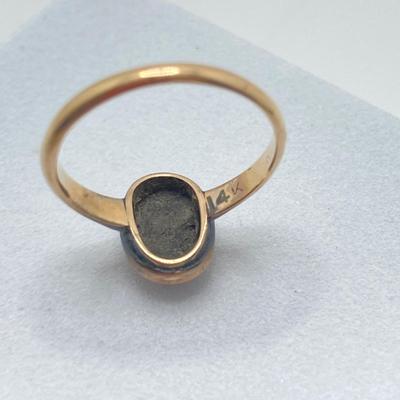 LOT 174: Gold with Oval Agate Stone Ring - 14KT, TW 1.74g, Sz 4.5