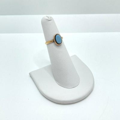 LOT 174: Gold with Oval Agate Stone Ring - 14KT, TW 1.74g, Sz 4.5