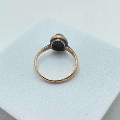 LOT 174: Gold with Oval Agate Stone Ring - 14KT, TW 1.74g, Sz 4.5