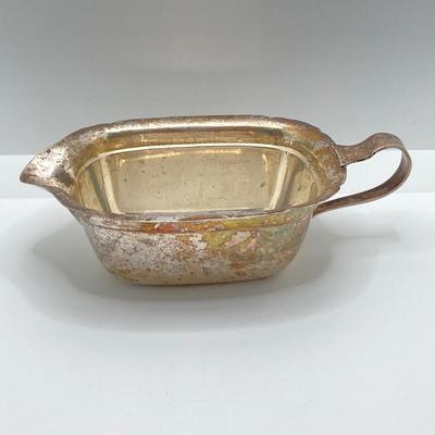 LOT 180: Reed and Barton Sterling Mayflower Sauceboat X550 with Tray - TW 319.95g