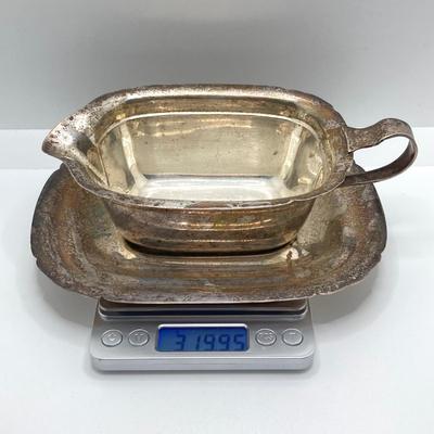 LOT 180: Reed and Barton Sterling Mayflower Sauceboat X550 with Tray - TW 319.95g