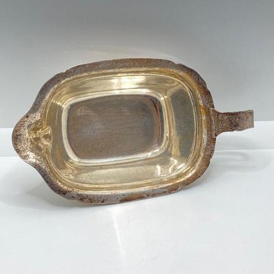 LOT 180: Reed and Barton Sterling Mayflower Sauceboat X550 with Tray - TW 319.95g