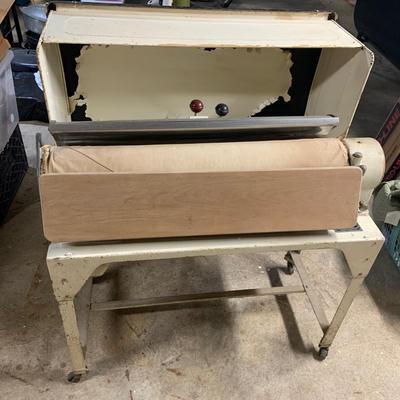 LOT 194: Vintage Conlon Cloth Mangle Iron/ Presser in Case